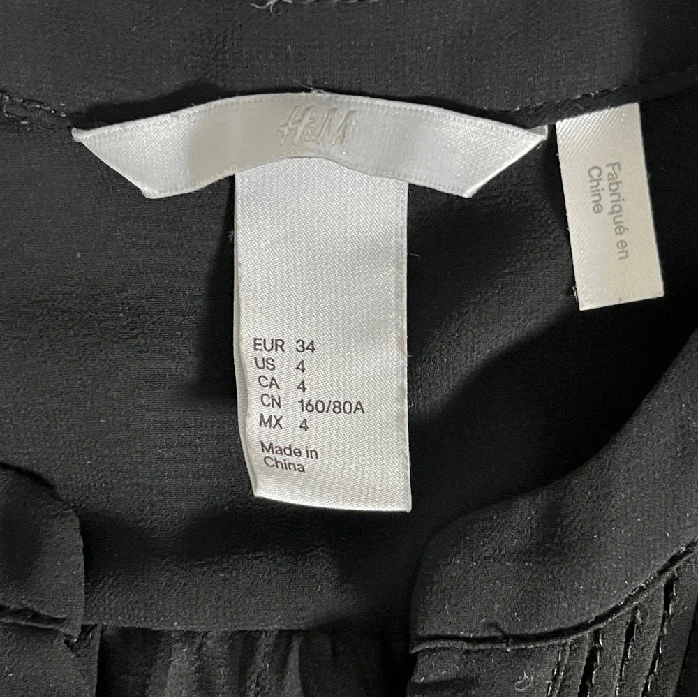 H&M Sheer Black Pleated Pintuck V-Neck Blouse - US Size 4 - Picture 10 of 12